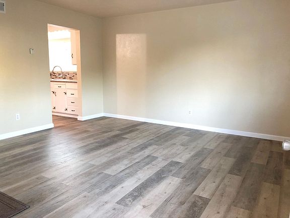 3rd image of 2617 N Buena Vista Ave