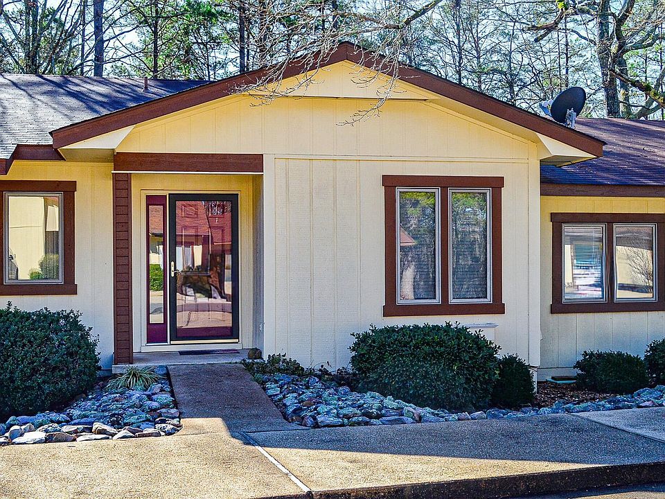 1st image of 12 Lindsay Ln