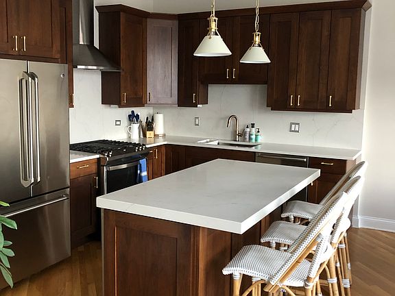 4th image of 2847 N Halsted Ave #401