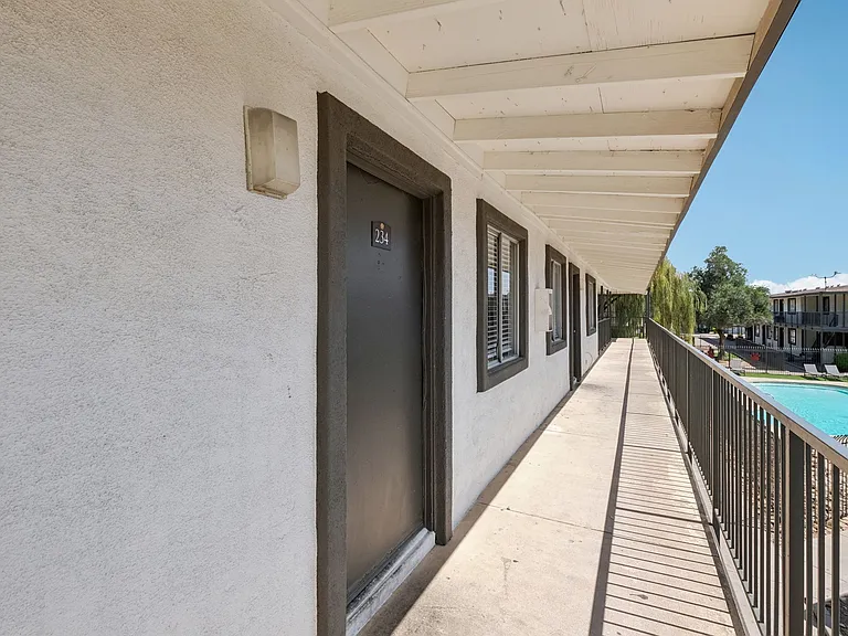 Mariposa Flats — Photo 36