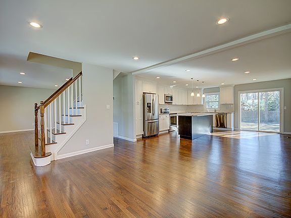 3rd image of 30 Wilson Ave