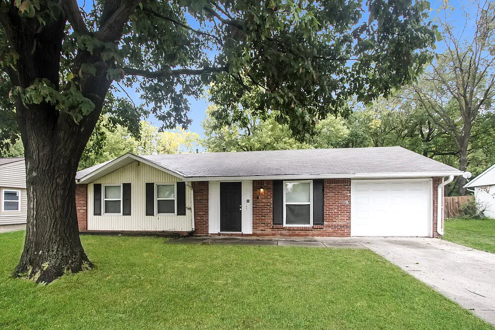 3 bed, 1.0 bath, 1225 sqft, $1,605 — Photo 1