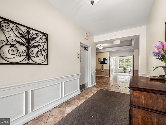 4th image of 113 E Creekside Dr #3