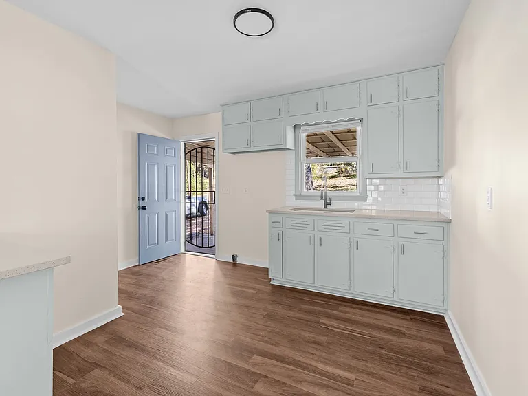 1153 Linwood St — Photo 15