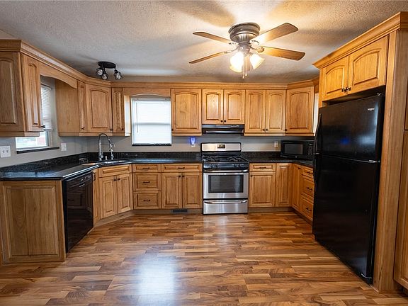 5th image of 405 Vance Ln