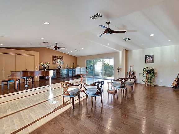 Great/Music room-facing back