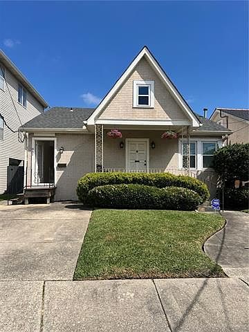 1st image of 881 Hidalgo St