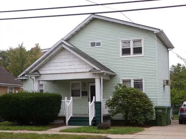 304 Suttons Ln, Edison, NJ 08817