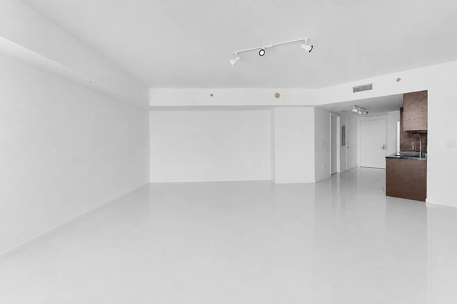 Studio, 598 sqft, $2,700 — Photo 1