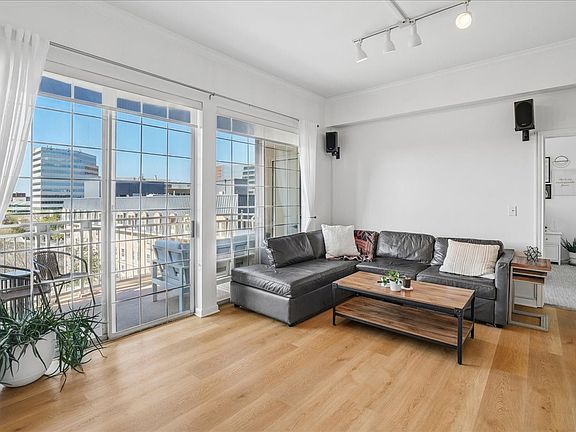 3rd image of 3225 Turtle Creek Blvd APT 832