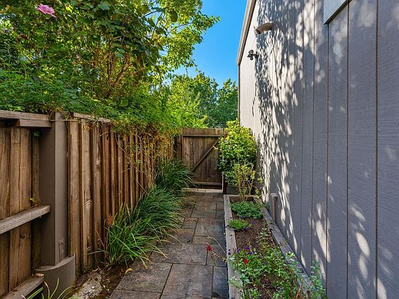3rd image of 1372 Meadow Court
