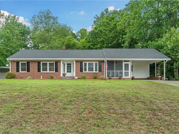 344 Sunset Rd, Clemmons, NC 27012