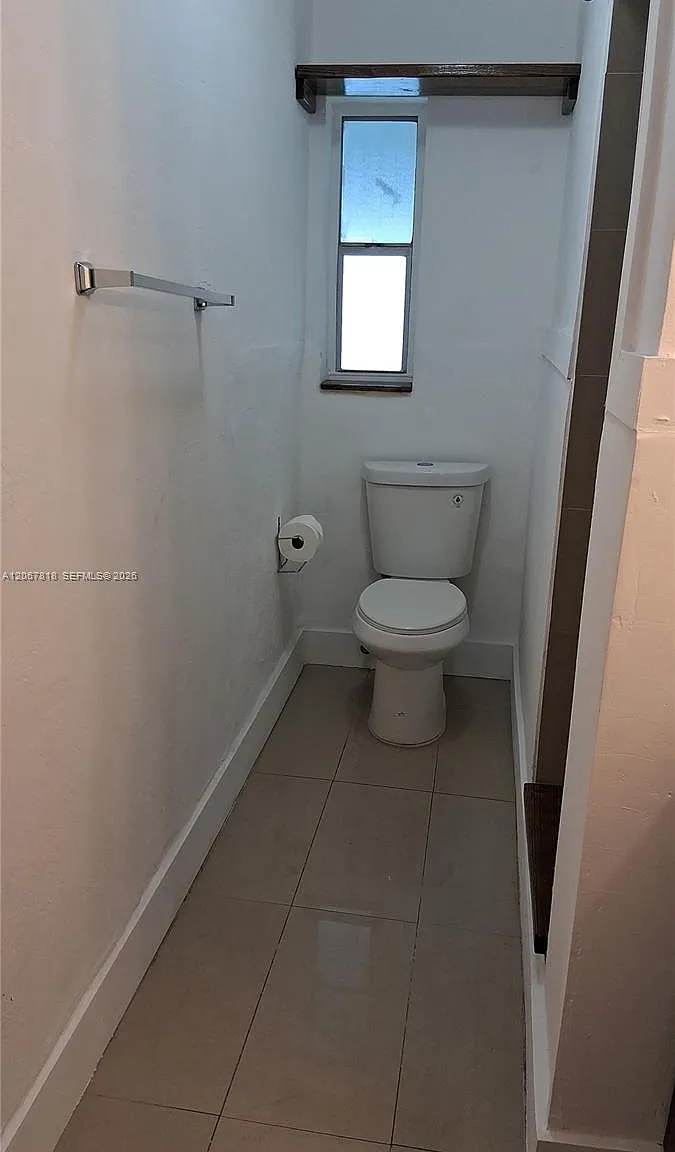 Colonial Plaza Condo — Photo 2