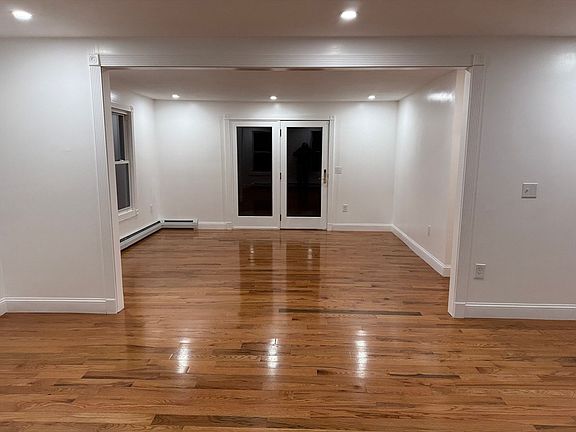 4th image of 11 Brookside Ct