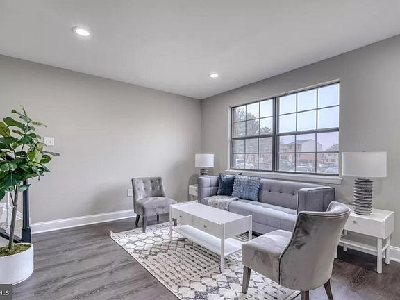 5th image of 12 Badger Gate Ct