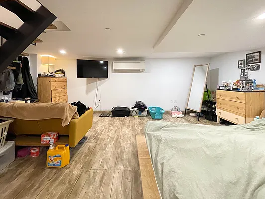 Rented by ERNY LLC | media 7