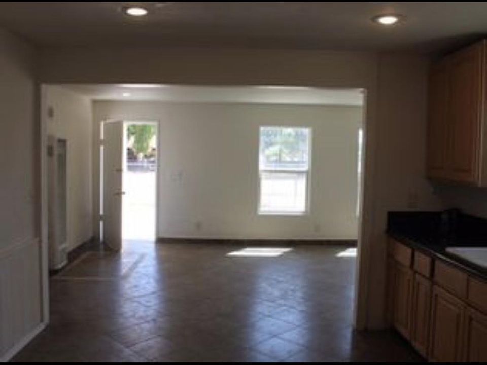 2nd image of 21926 Alessandro Blvd
