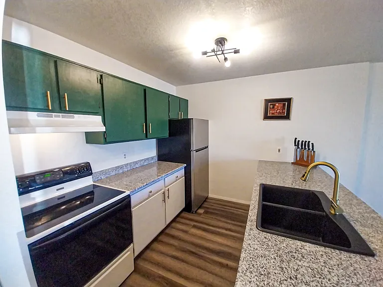 4100 E Mission Ln #D — Photo 5