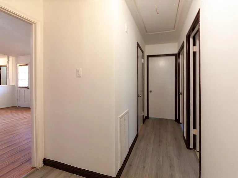 8826 Roos Rd — Photo 24