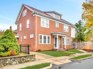 41 Elmway St, Providence, RI 02906