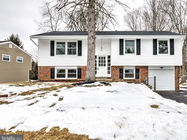 218 Colonial Dr, Warminster, PA 18974