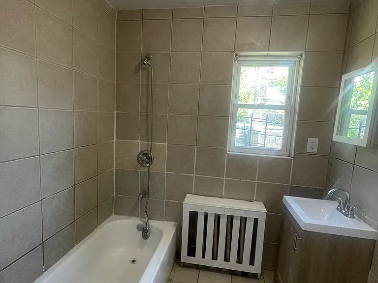 16 Van Buren St #2 — Photo 5