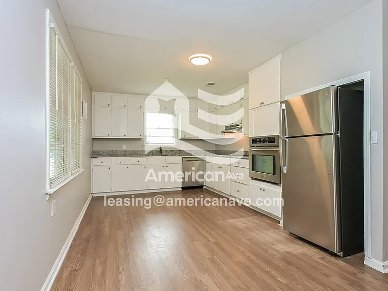 1515477_003_kitchen_4.jpg