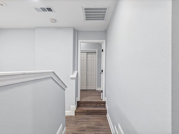 4th image of 4017 Black Oak Dr