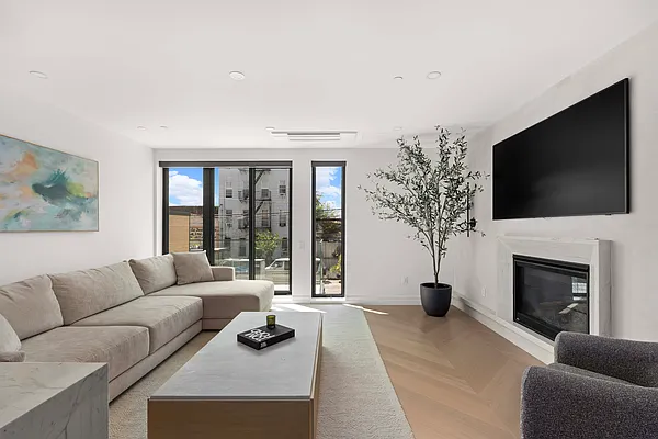 Living room, photo 2