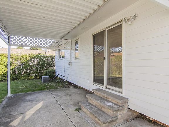 5th image of 16185 S Glenn Dr