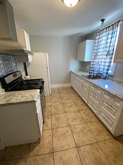 3 bed, $1,850 — Photo 4