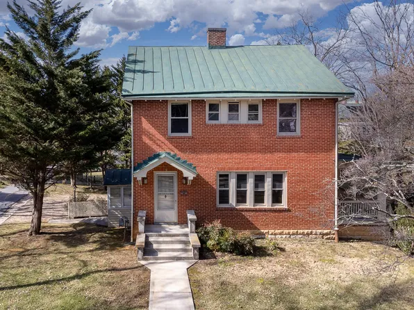 9 Westside Ct, Lexington, VA 24450