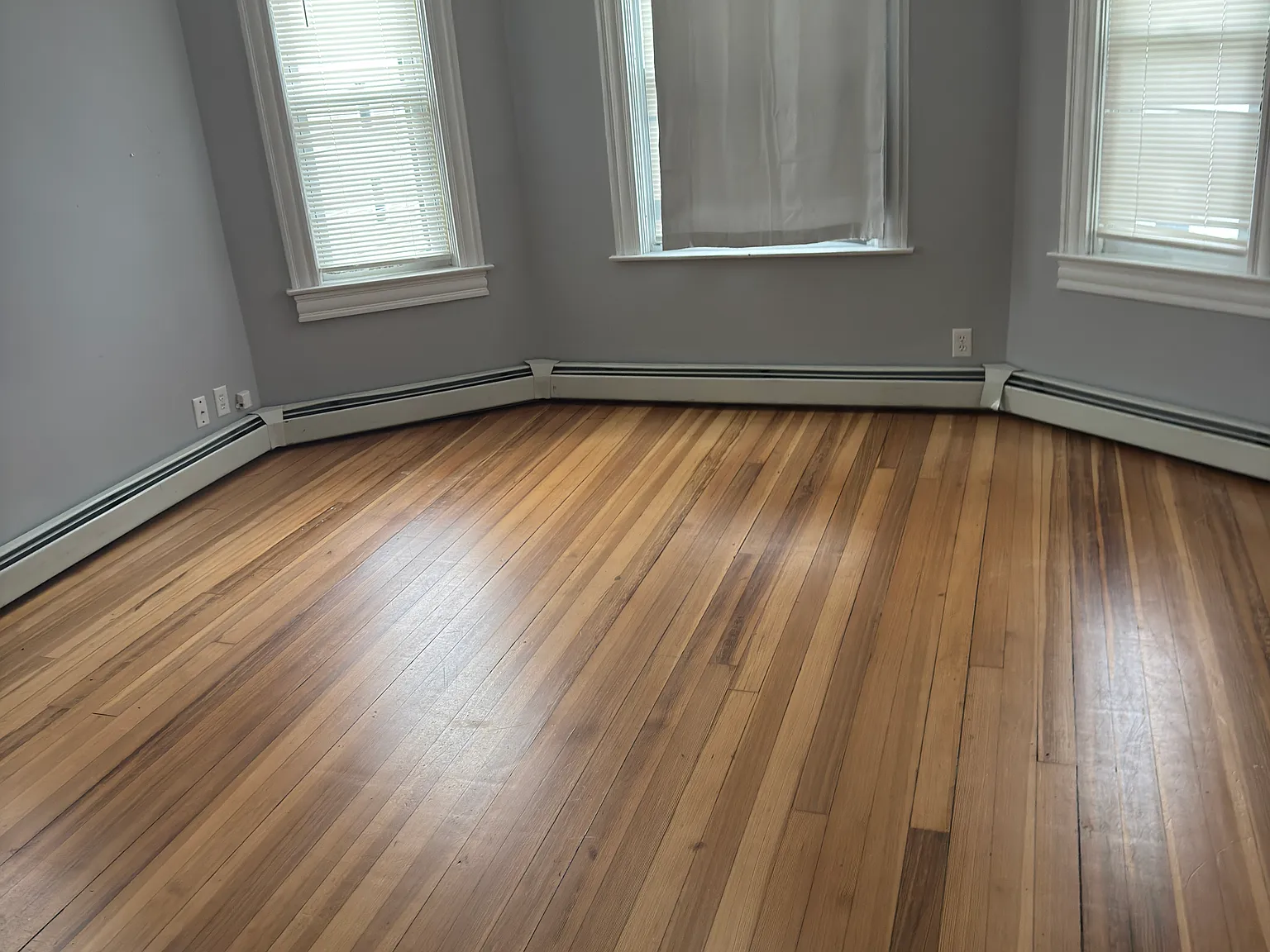 3 bed, 1000 sqft, $1,700 — Photo 2