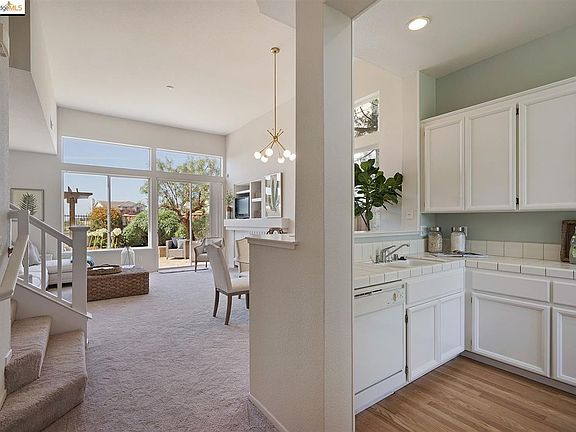 5th image of 56 Sea Isle Dr
