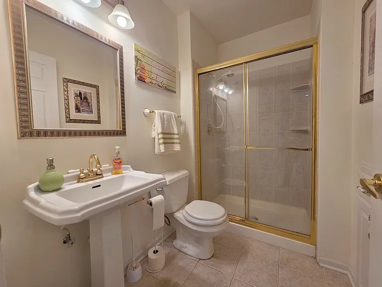 1025 Rosewood Dr #B — Photo 9
