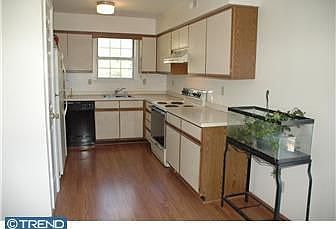 2nd image of 423 Stafford Ave