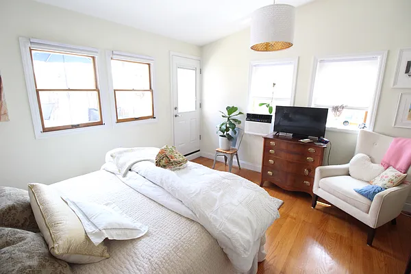 Rented by Luxor Homes & Investment Realty | media 9