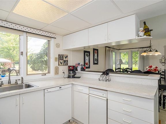 3rd image of 112 Old Meadow Dr