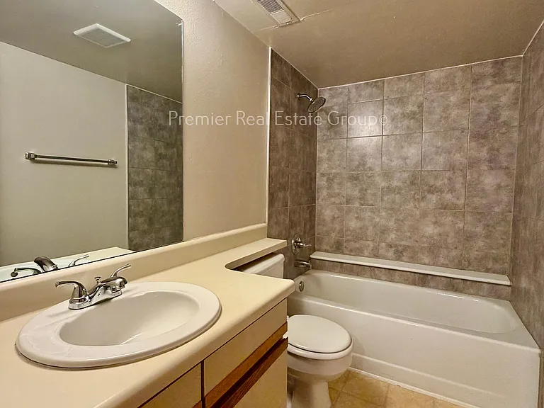 2366 Lexington Village Ln — Photo 11