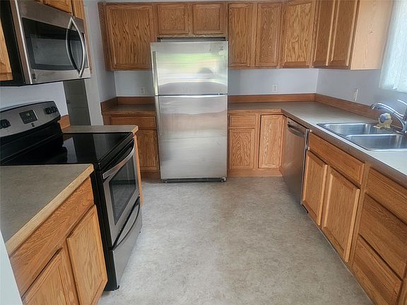 3rd image of 716 8th St S