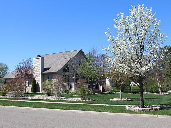 2nd image of 927 Candela Ln