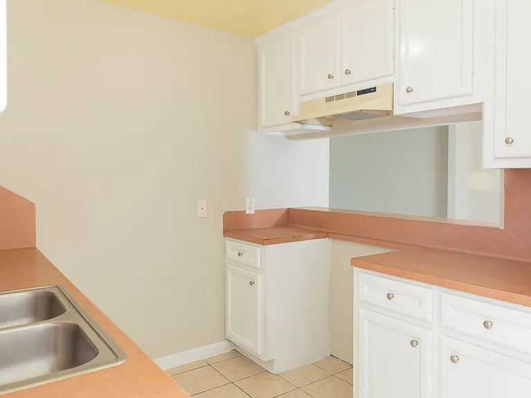 2530 Aldon St — Photo 32