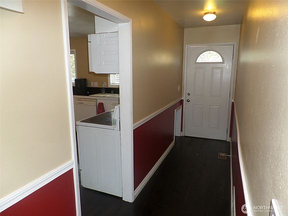 2nd image of 32 NE Tremont Drive