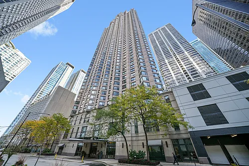 401 E Ontario St #1605 Photo 1