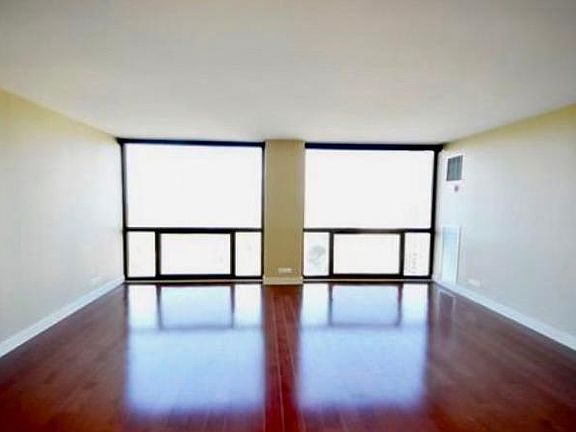 2nd image of 4343 N Clarendon Ave APT 1806