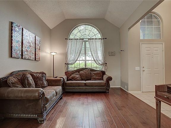5th image of 901 Waterford Way