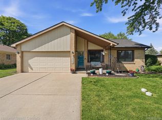 40368 Village Wood Rd, Novi, MI 48375
