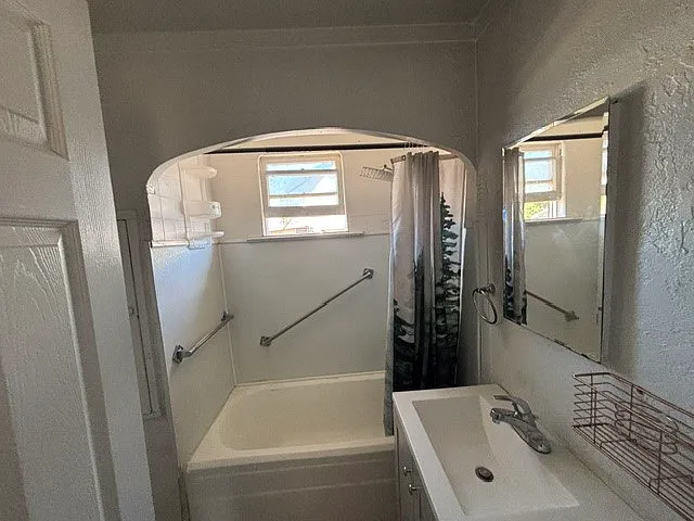 914A Grandview Ave — Photo 7