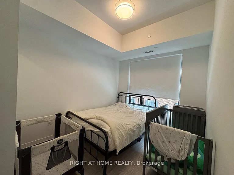 3 Strathgowan Ave #202 — Photo 8