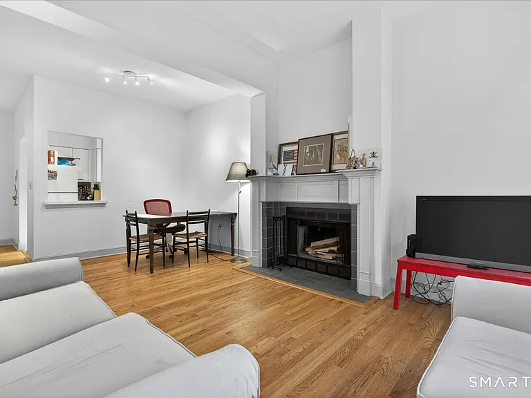 541 Chapel St #B — Photo 2